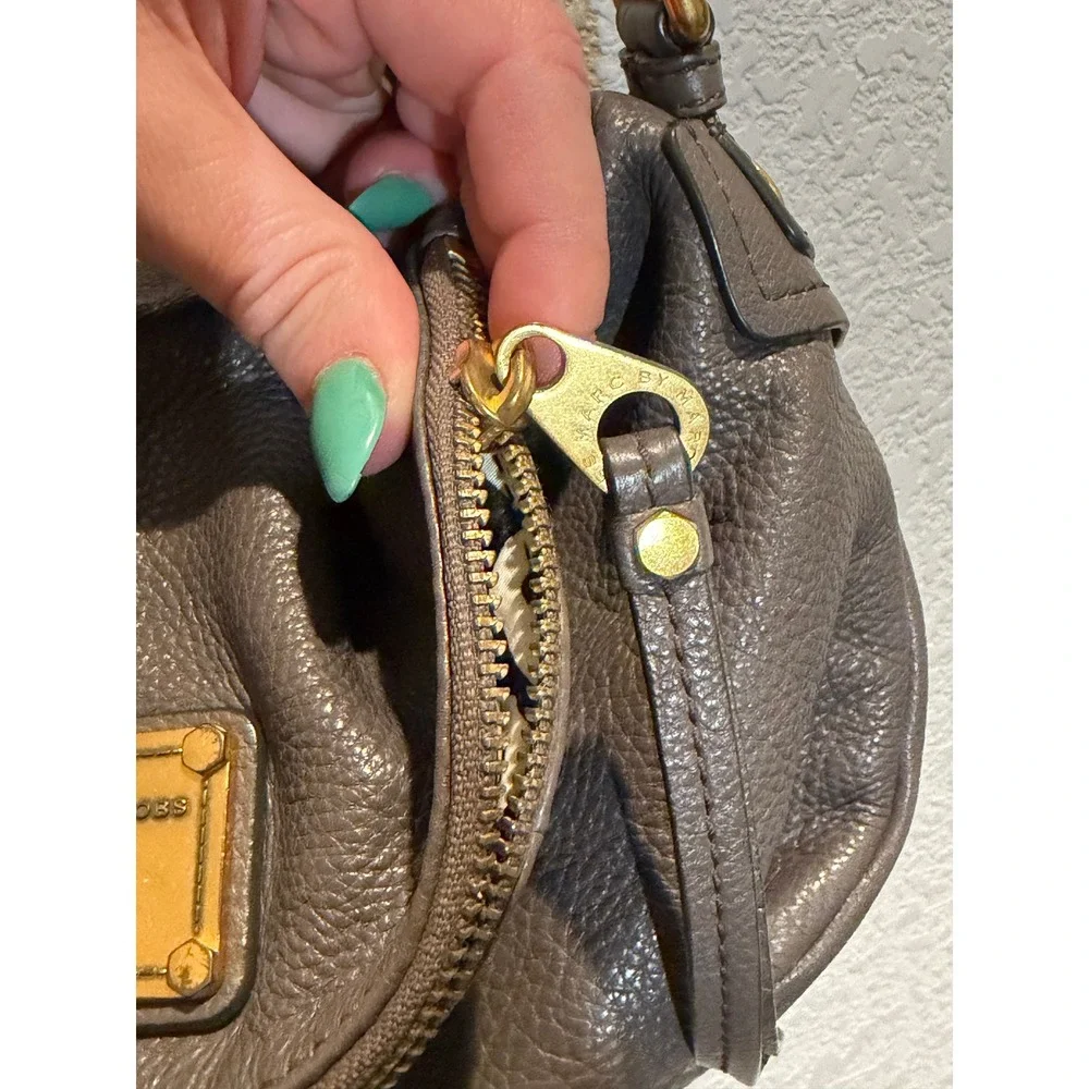 Marc by Marc Jacobs Womens Natasha Crossbody Bag Grey‎ Medium